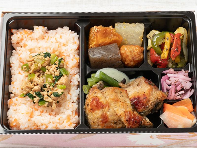 彩りご膳　鶏肉のシソ焼き