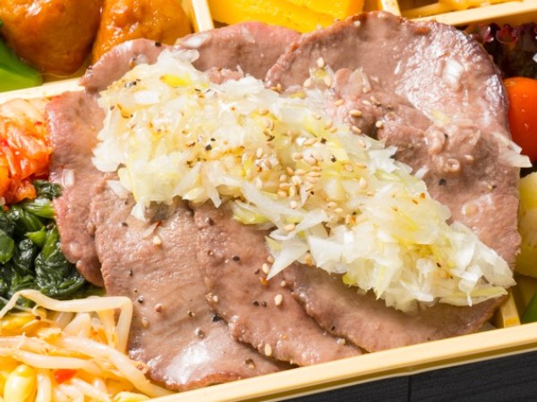 炭火焼霜降り牛タン弁当