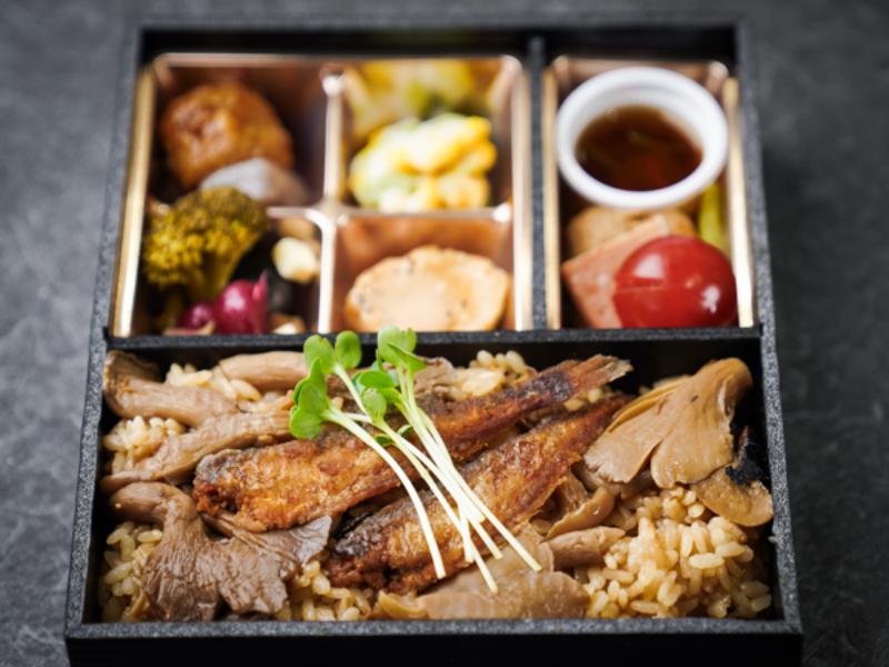 秋田名物ハタハタの唐揚げと秋田食材の和み弁当