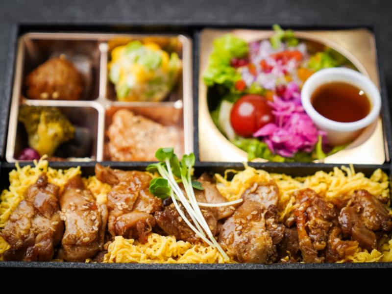 秋田比内地鶏の照り焼きなまはげ弁当