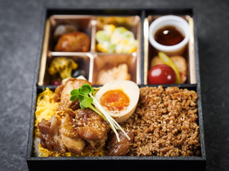 比内地鶏の鶏めし弁当