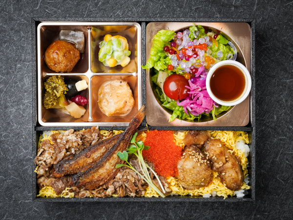 十和田牛バラ焼きとハタハタと比内地鶏のよくばり弁当