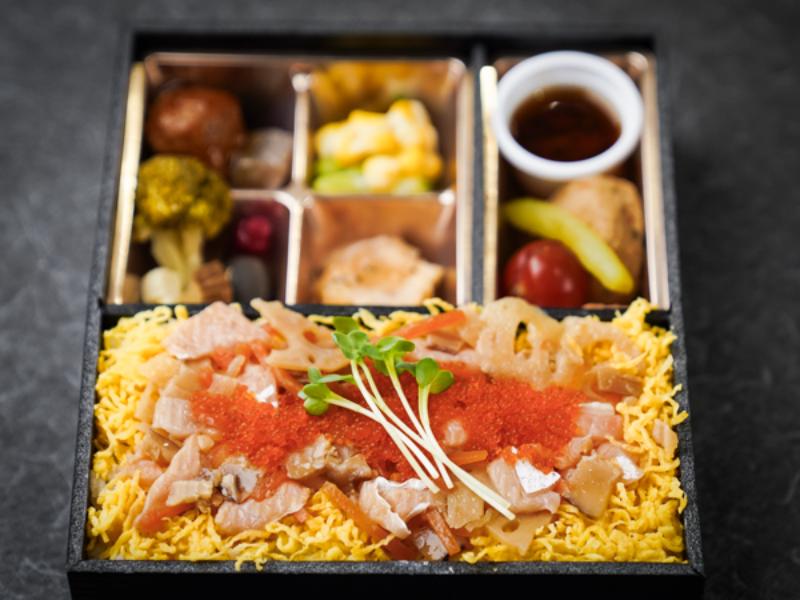 彩りおかずと薫香ちらし宝石弁当