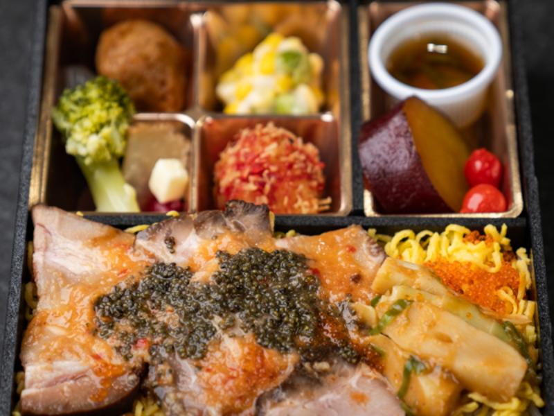 熟成ローストポーク畑のキャビア添え弁当