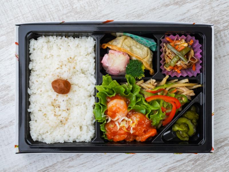 海老チリと青椒肉絲弁当