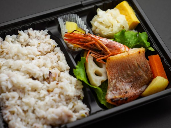 魚の西京焼と有頭海老の若狭焼