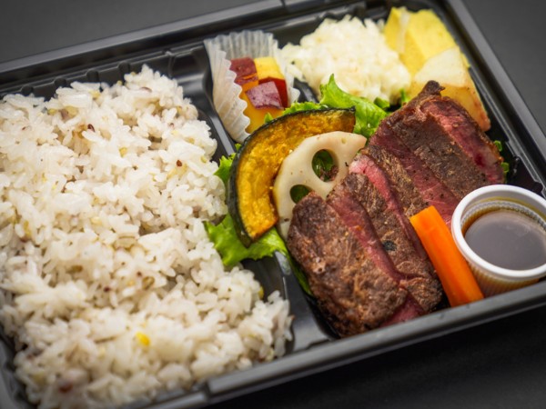 （新）低温仕上のサーロインステーキ弁当