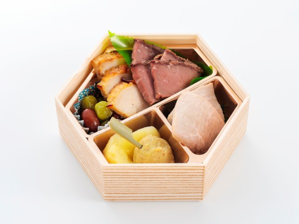 石楠花 ーしゃくなげー3種のご飯と3種のお肉、豪華三段重