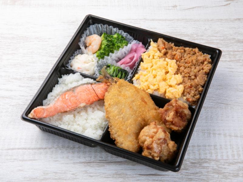 【ボリューム弁当】鮭＆アジフライ＆海老とブロッコリー炒め