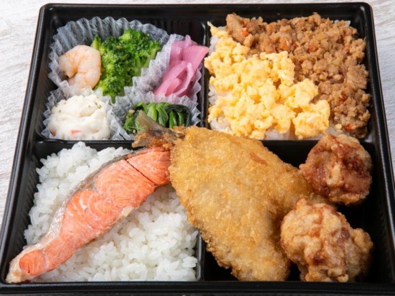 【ボリューム弁当】鮭＆アジフライ＆海老とブロッコリー炒め