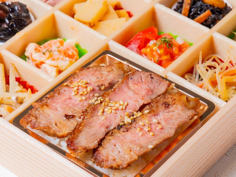 ステーキ重と彩り錦御膳