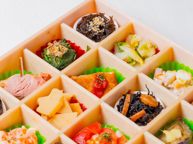 ステーキ重と彩り錦御膳