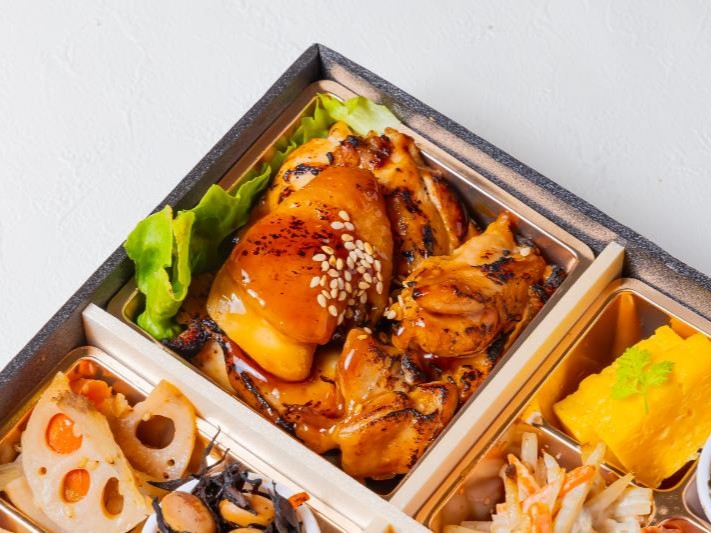 季節の副菜鯛めしとチキングリル和膳