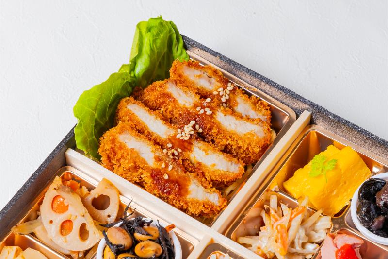 季節の副菜鯛めしとトンカツ和膳