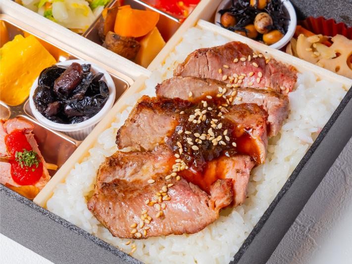 季節の副菜ステーキ重と四季和膳