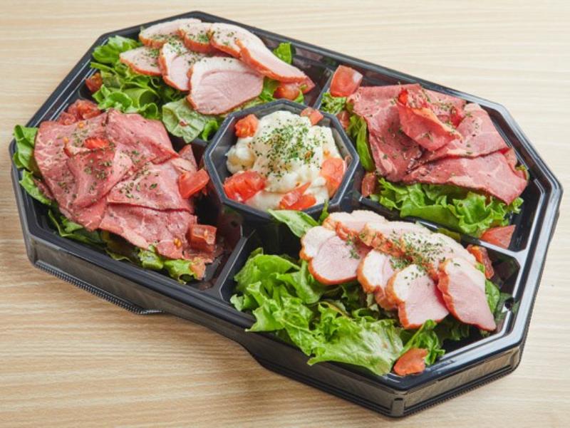 自家製ローストビーフと鴨のスモークのオードブル