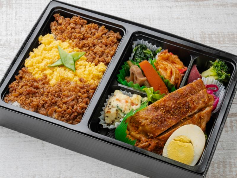 【そぼろ弁当】スパイスグリルチキン