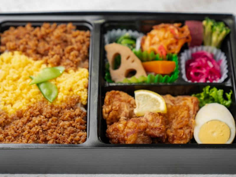 【そぼろ弁当】唐揚げ