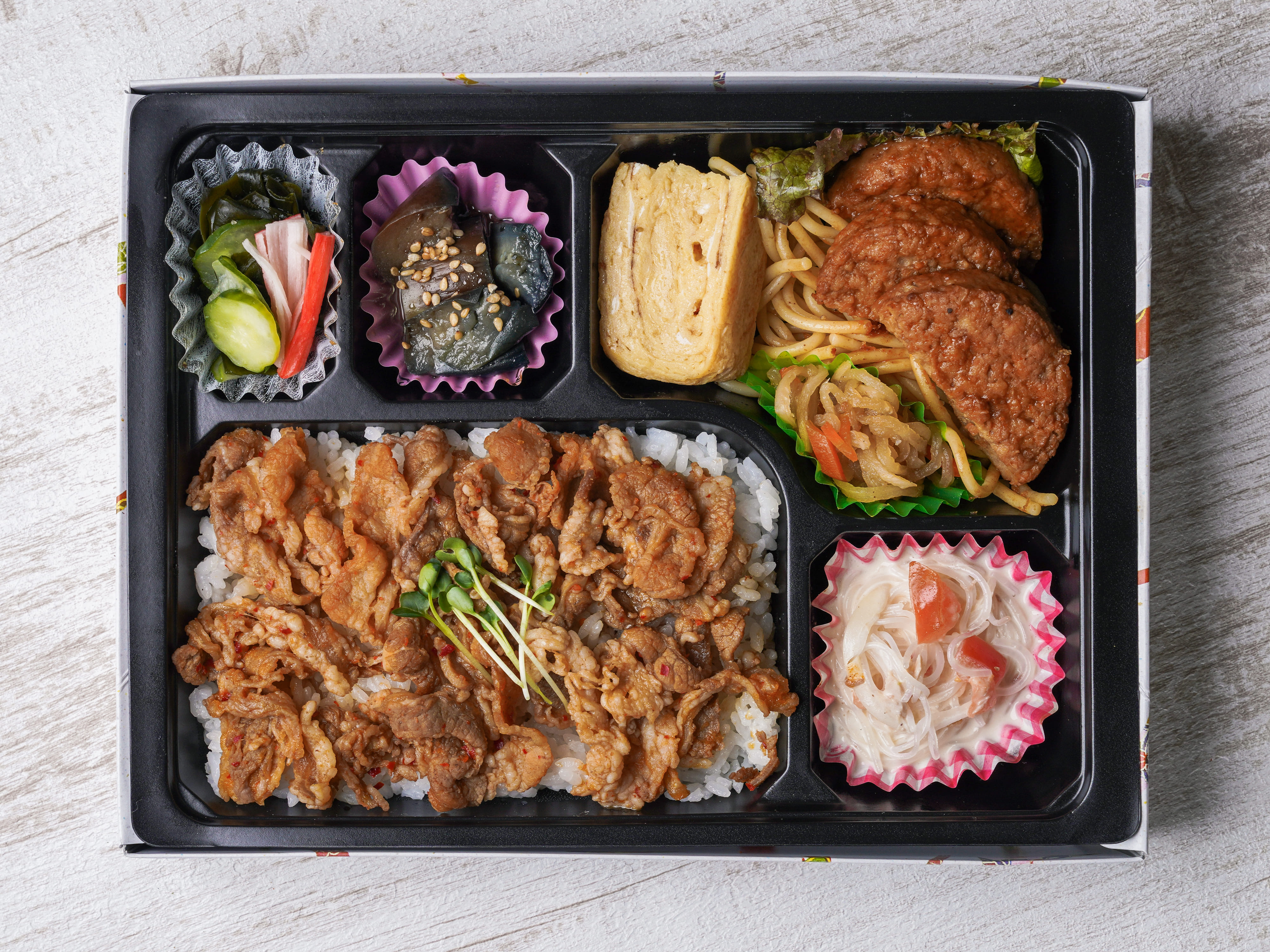 和牛焼肉とハンバーグ弁当