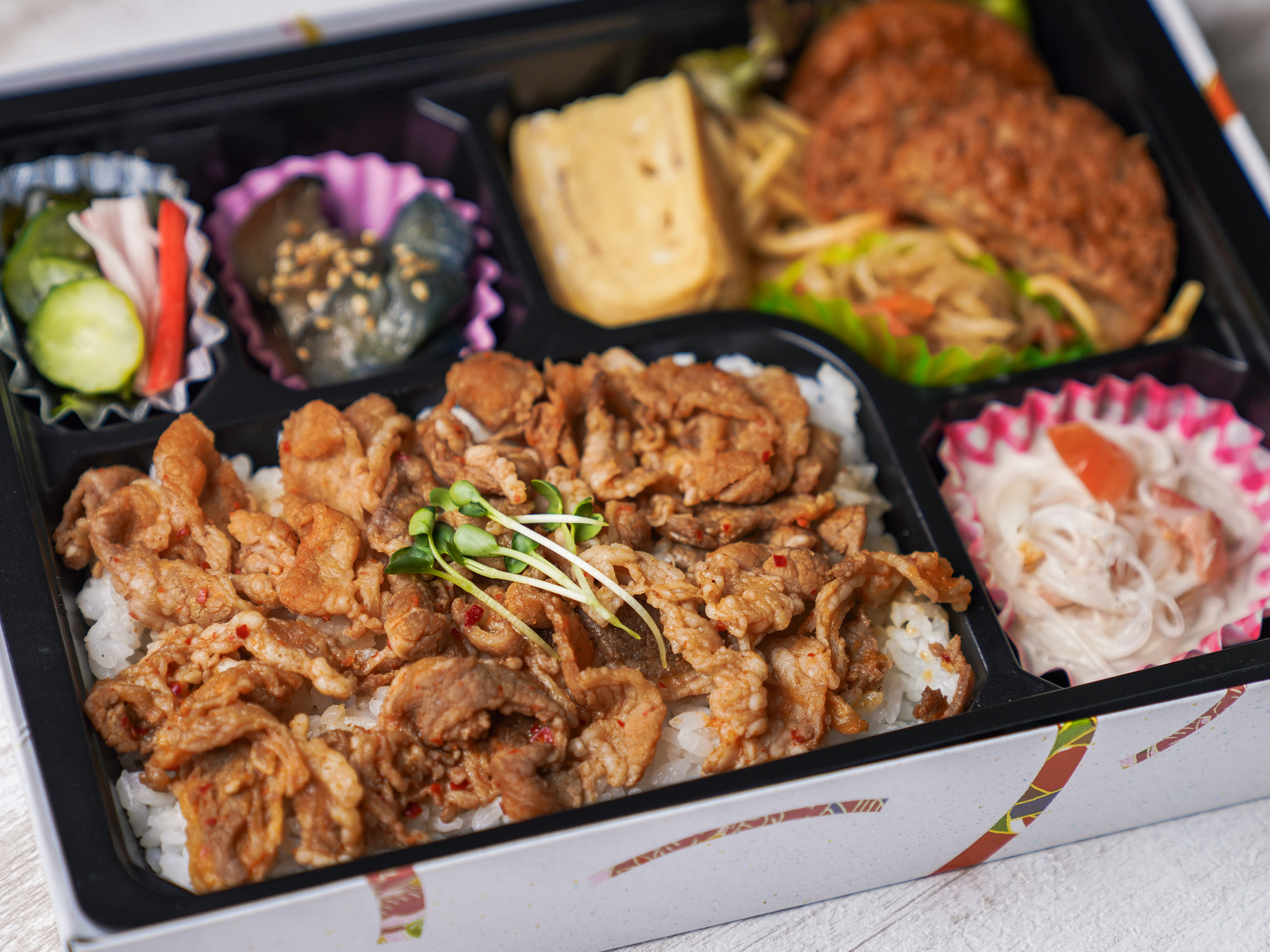 和牛焼肉とハンバーグ弁当