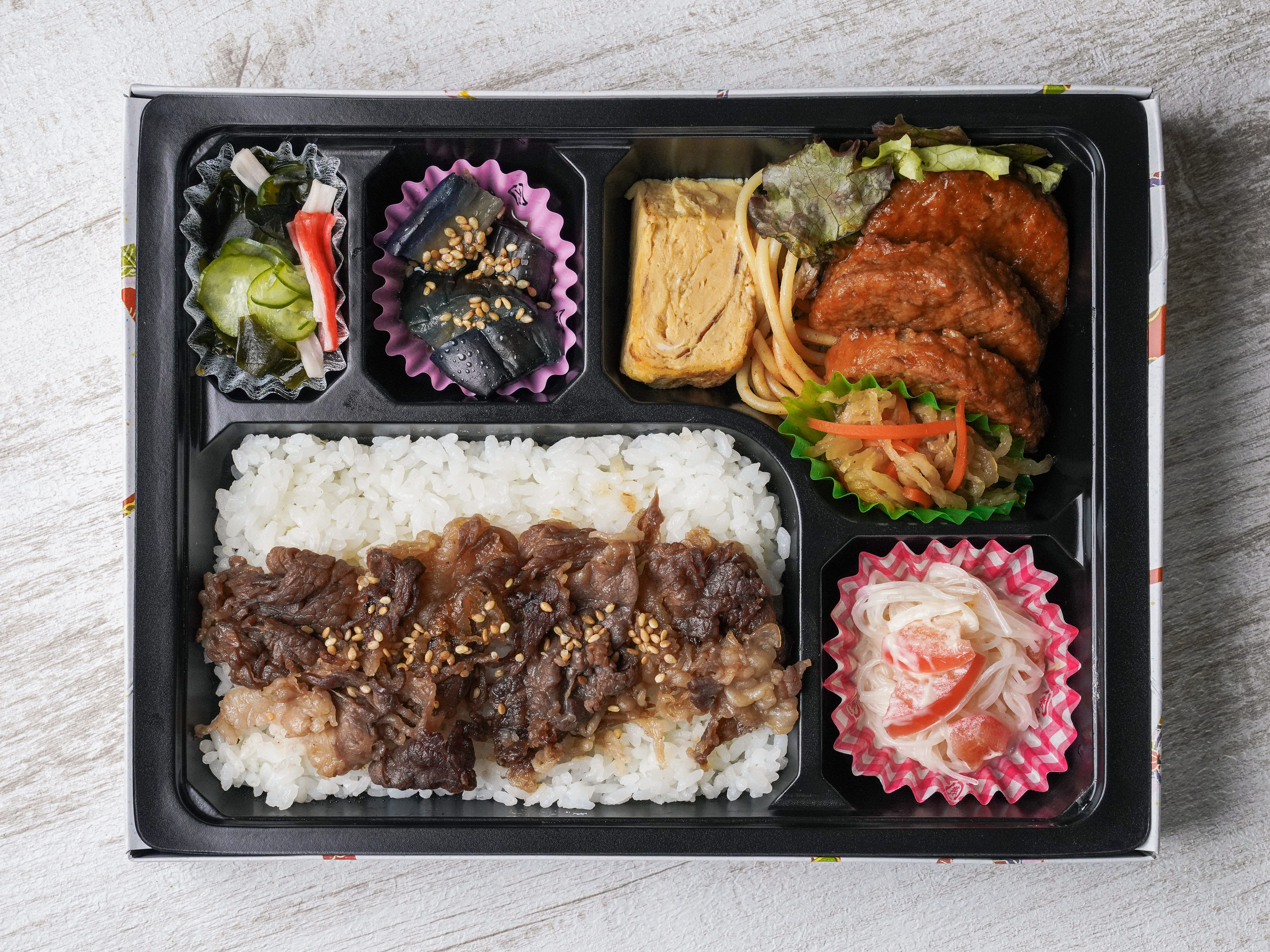 牛バラとハンバーグ弁当