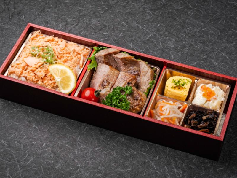 自家製鮭のほぐしと厳選牛ステーキ御膳