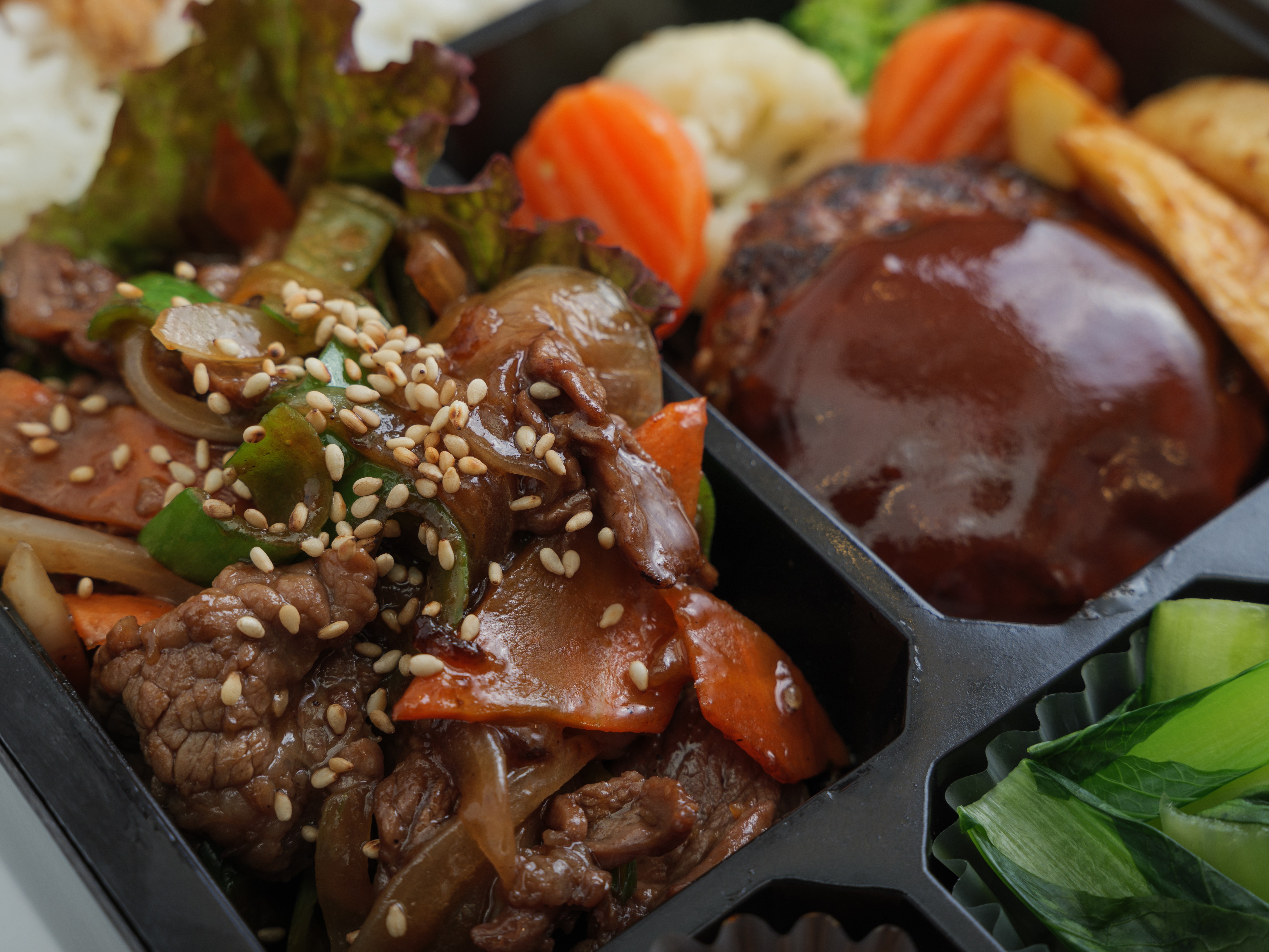 韓国風プルコギ＆牛タンハンバーグ弁当