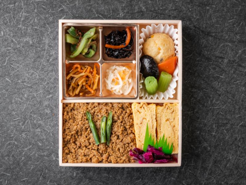 特選 鶏そぼろ弁当