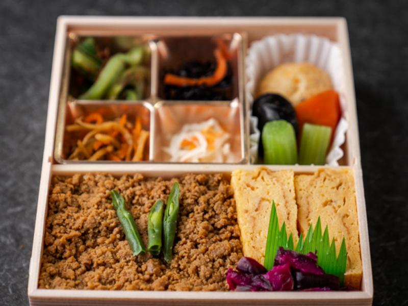 特選 鶏そぼろ弁当