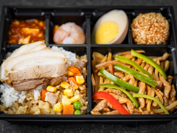 贅沢 青椒肉絲弁当