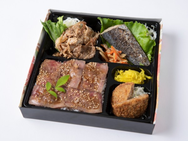 焼肉カルビ・魚の塩焼き・メンチカツのローストビーフ重