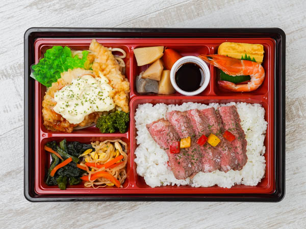 牛ロースステーキ＆チキン南蛮弁当