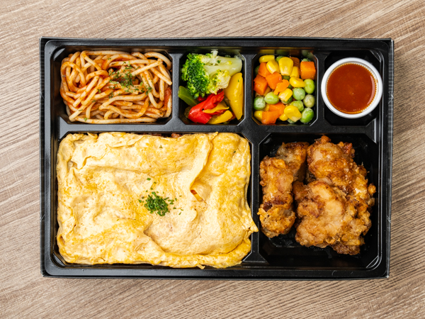 オムライスと唐揚げ弁当