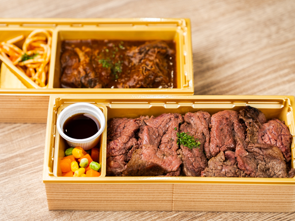 国産牛のステーキ丼とビーフシチューの2段重