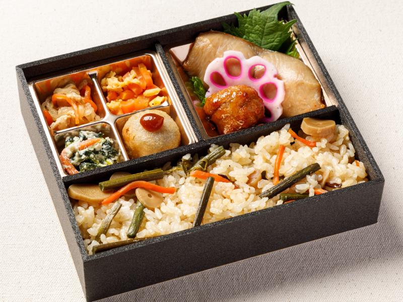 さわら柚庵焼きと４種の惣菜弁当（炊き込みご飯）