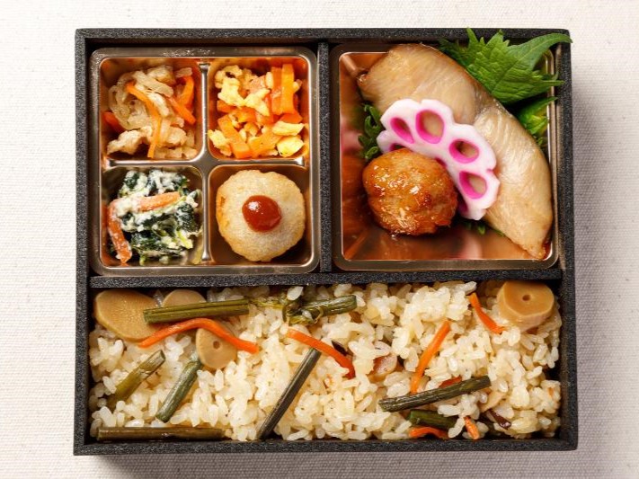 さわら柚庵焼きと４種の惣菜弁当（炊き込みご飯）
