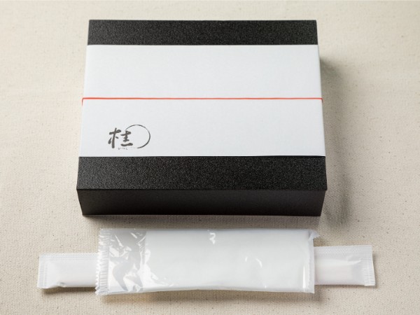 豚ネギ塩炒めと４種の惣菜弁当（炊き込みご飯）