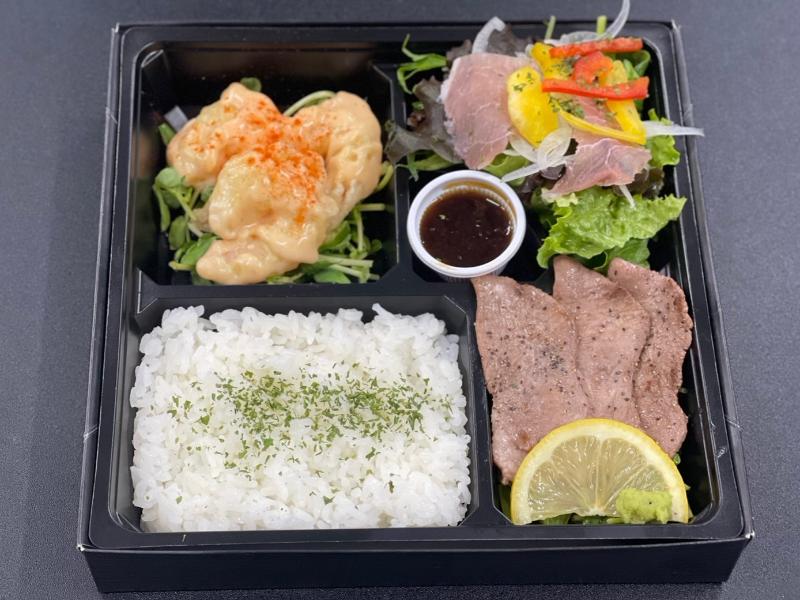 牛タンステーキ＆生ハムサラダ＆エビマヨお弁当