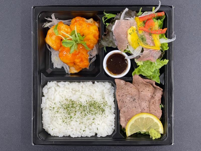 牛タンステーキ＆生ハムサラダ＆エビチリお弁当