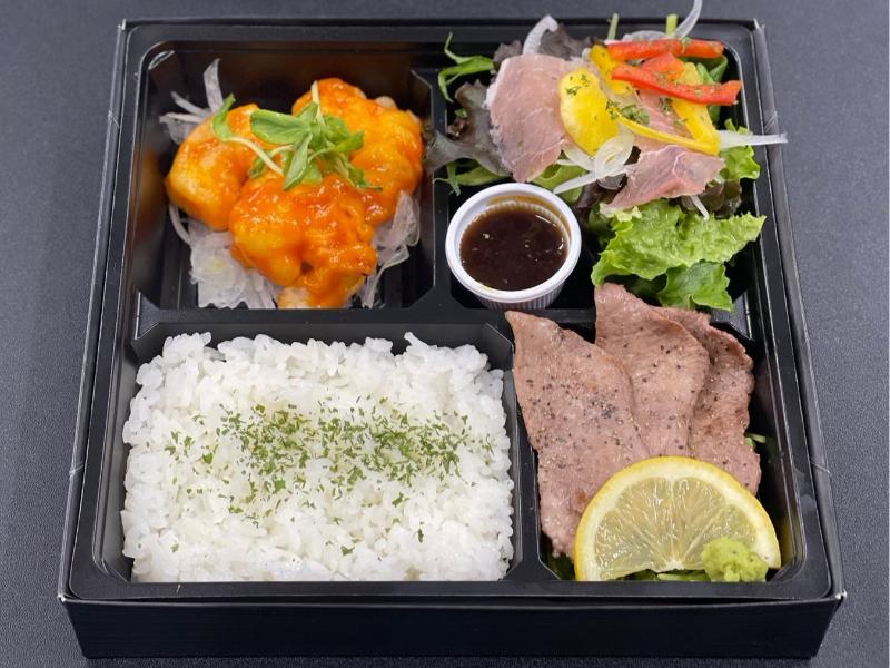 牛タンステーキ＆生ハムサラダ＆エビチリお弁当