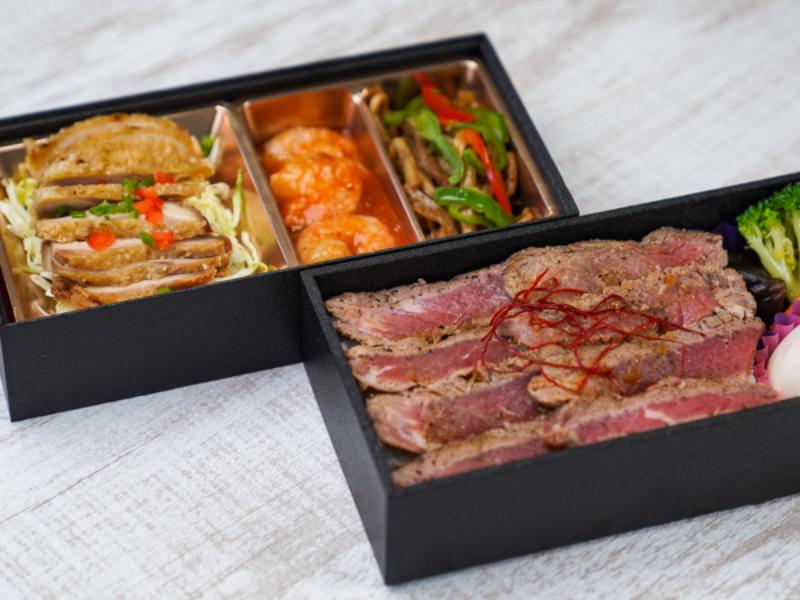 【贅沢二段弁当】サーロインステーキ＆人気中華御膳（油）