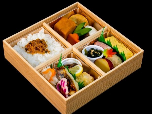 松花堂幕の内 華[33]