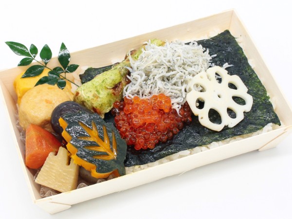 釜揚げしらすといくらの海苔弁当