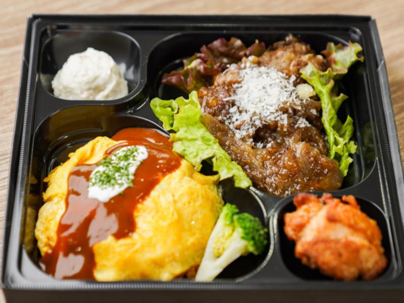 牛ホホ肉の赤ワイン煮オムライス