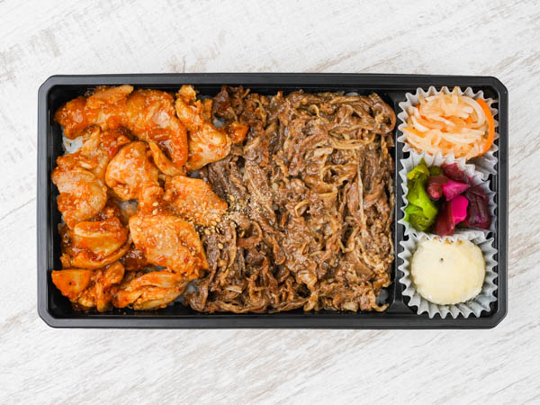 名物ふたごとピリ辛チキンのW弁当