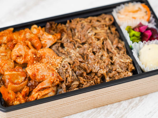 名物ふたごとピリ辛チキンのW弁当