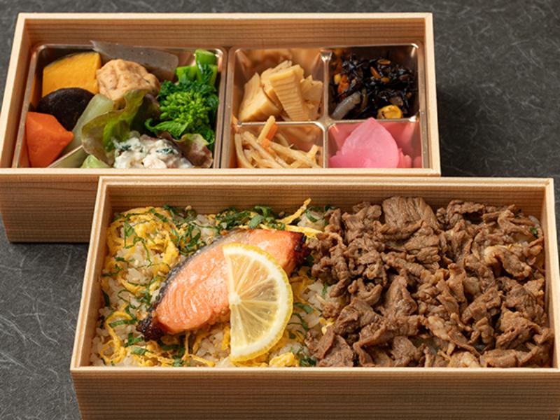 牛煮込みと鮭こうじ焼の豪華W御膳