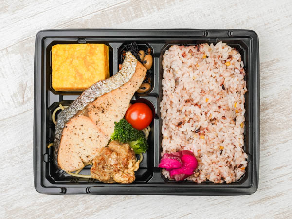 千人将弁当 ～焼き鮭と大きな玉子焼き～