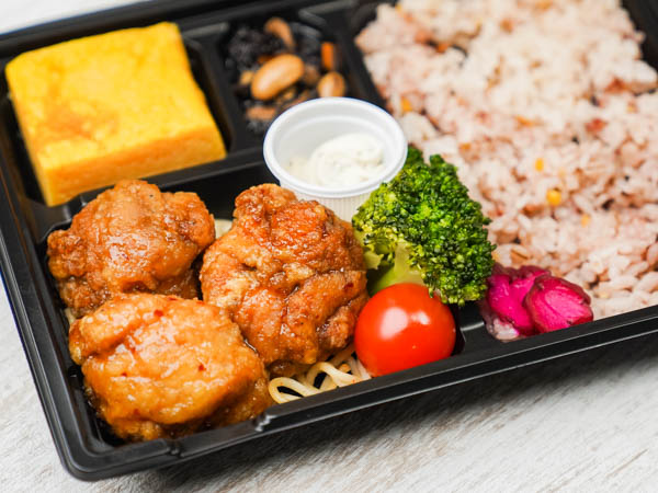 千人将弁当 ～鶏の南蛮と大きな玉子焼き～