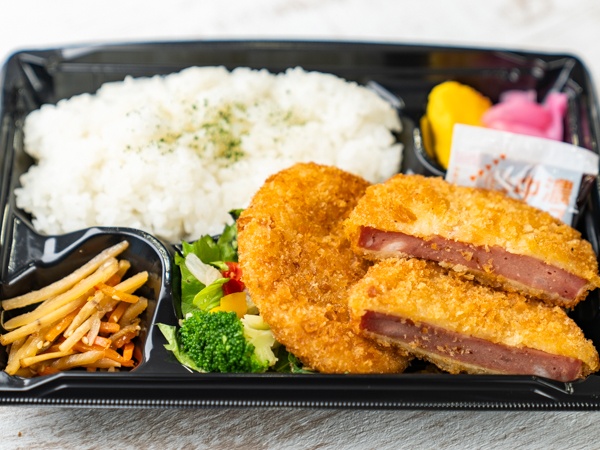 ハムカツとカニクリームコロッケ弁当